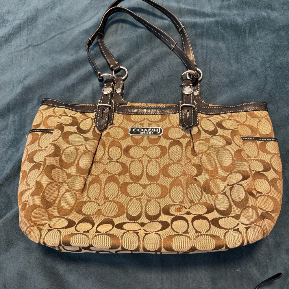 Vintage Coach Tan and Brown Signature F15146 Shoulder Bag